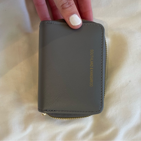 4 Wallets! - Picture 12 of 15